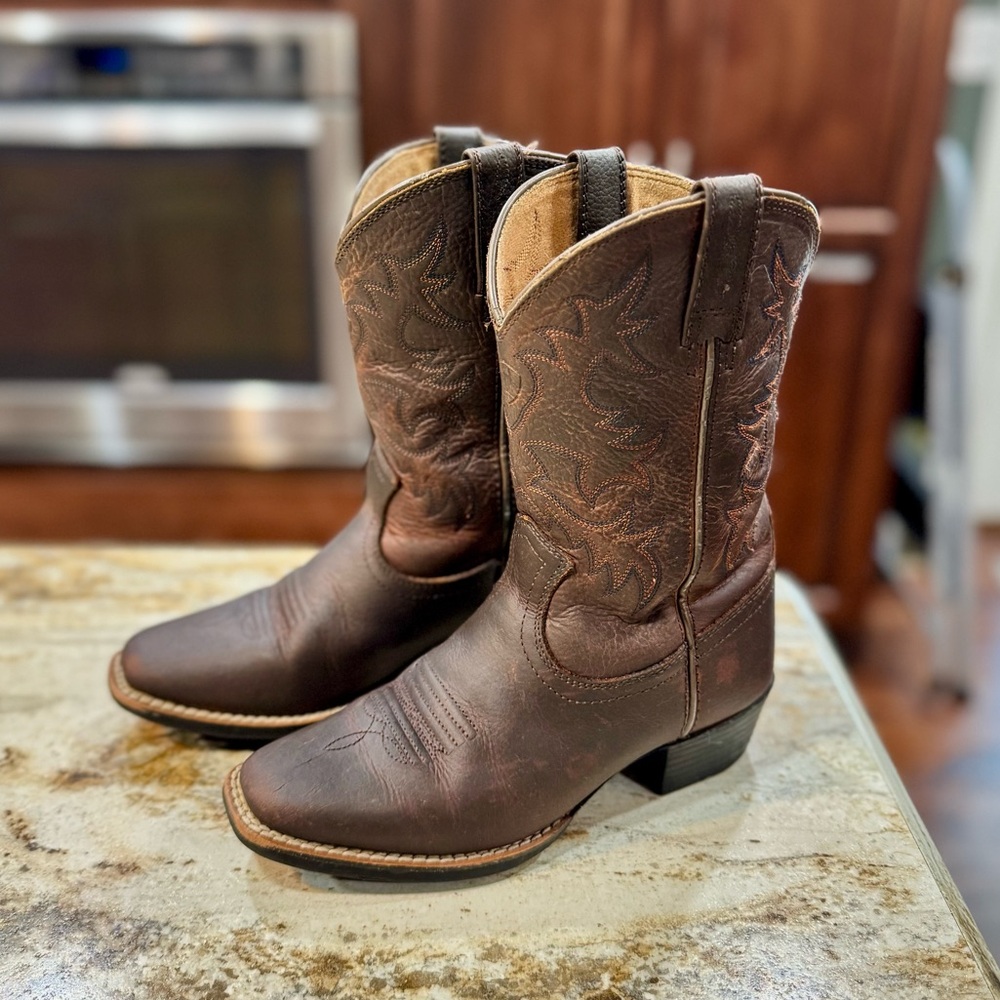 Ariat Girls Size 1.5 Dark Brown Western Boots